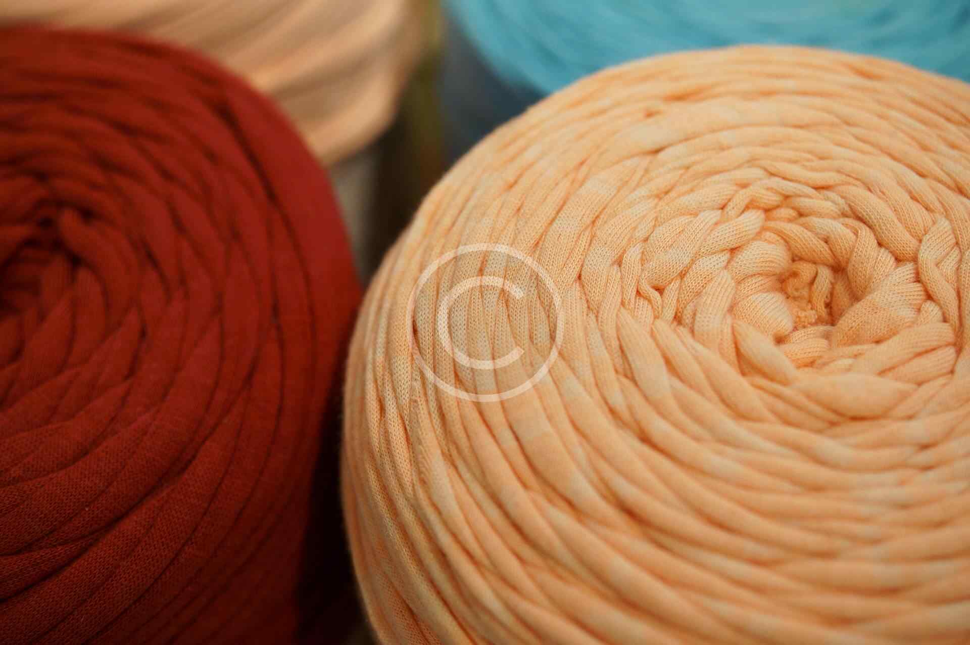 Knitting vs crochet: the perfect craft